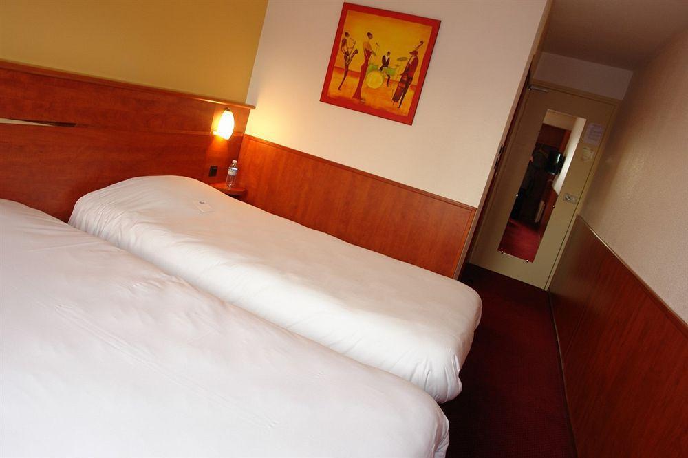 Brit Hotel Rennes Cesson ภายนอก รูปภาพ