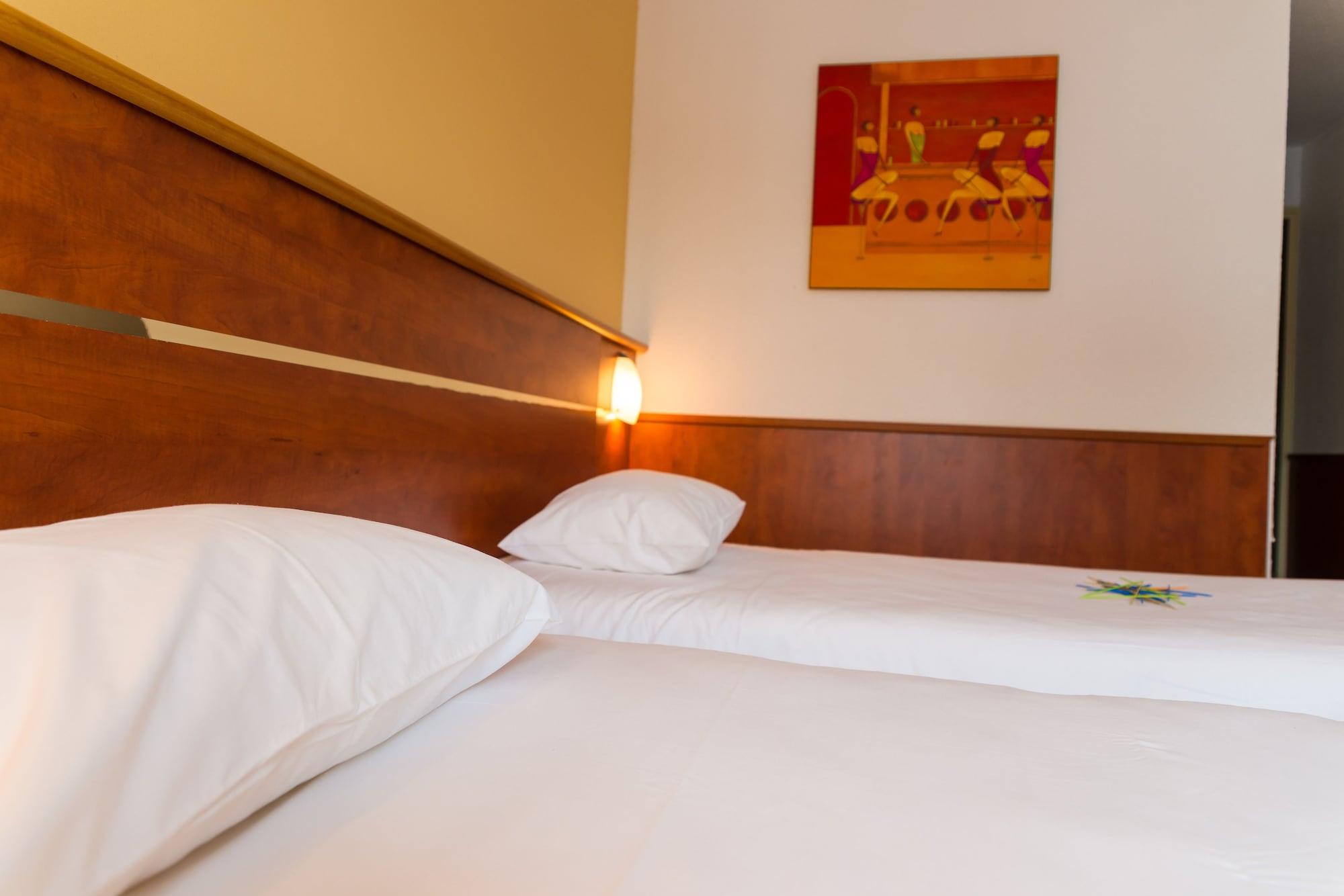 Brit Hotel Rennes Cesson ภายนอก รูปภาพ