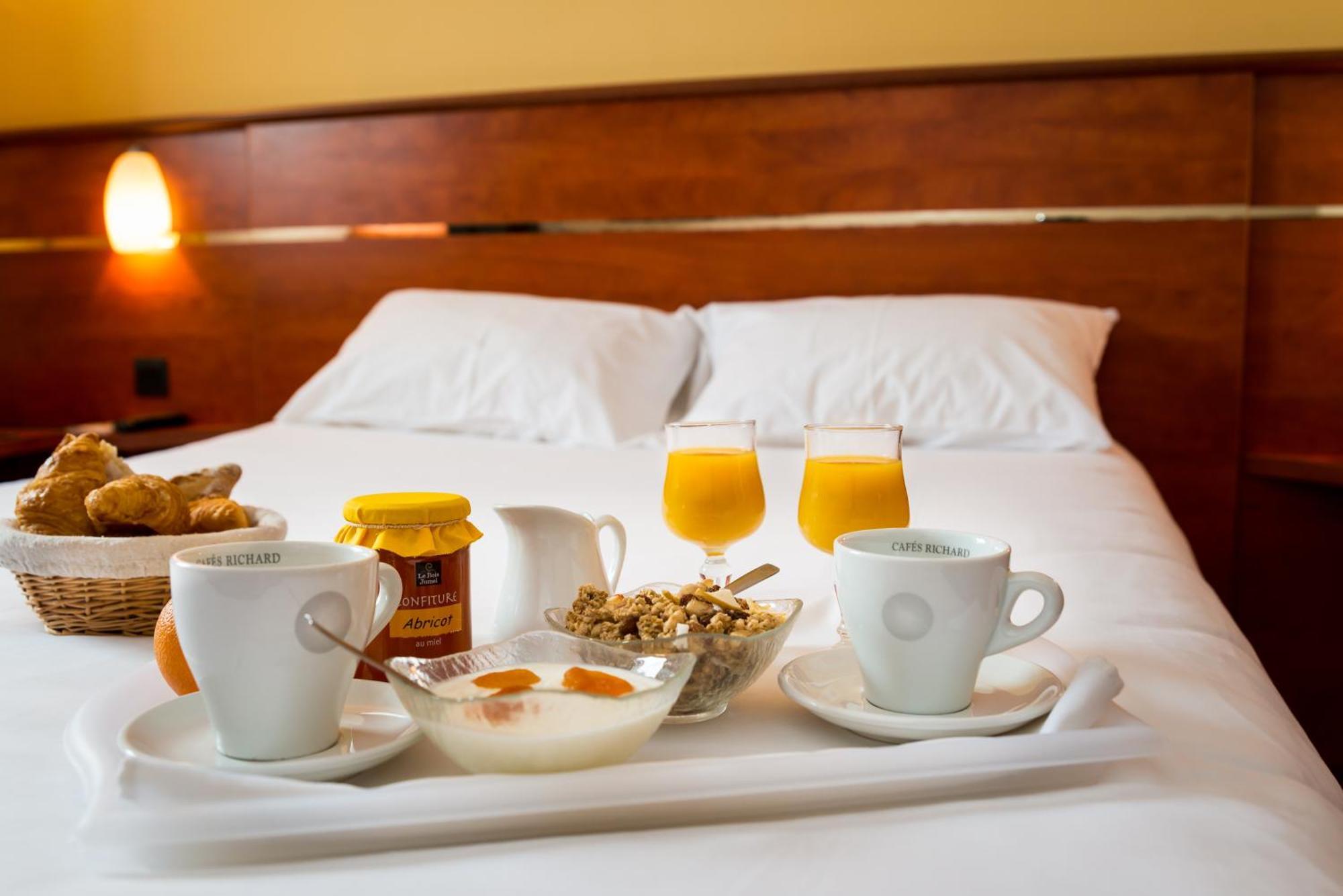 Brit Hotel Rennes Cesson ภายนอก รูปภาพ