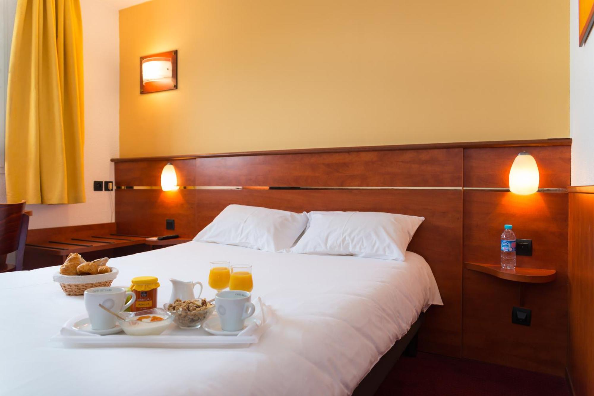 Brit Hotel Rennes Cesson ภายนอก รูปภาพ